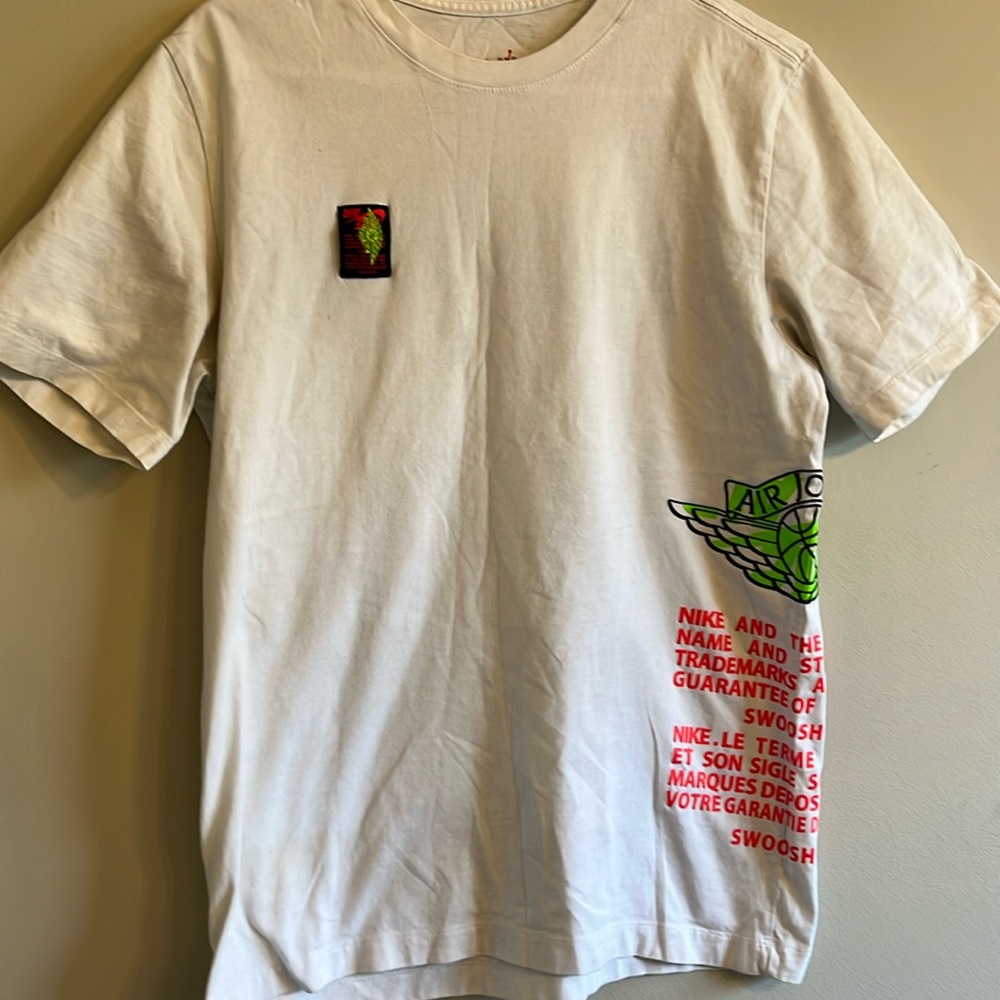 Men’s Nike Swoosh Air Jordan tee in size Medium